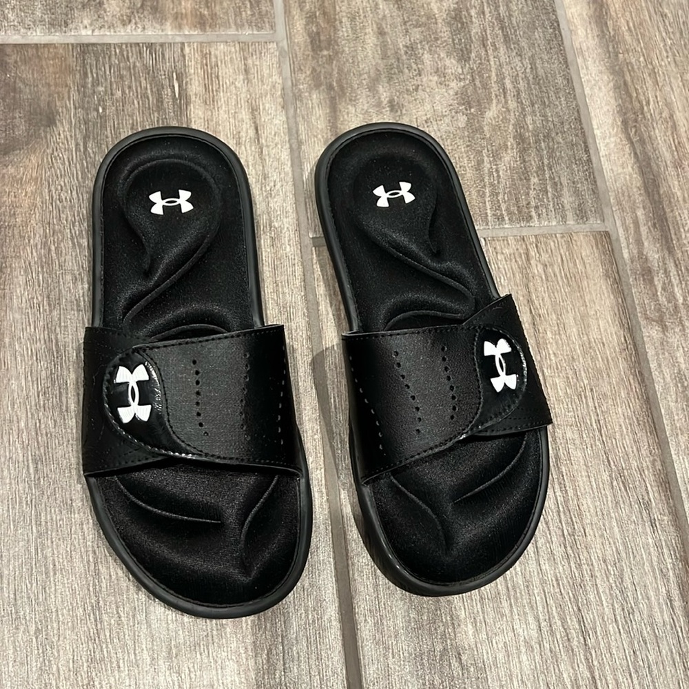 Black Under Armor size 7 slip on sandals.  Under Armor logo in white.